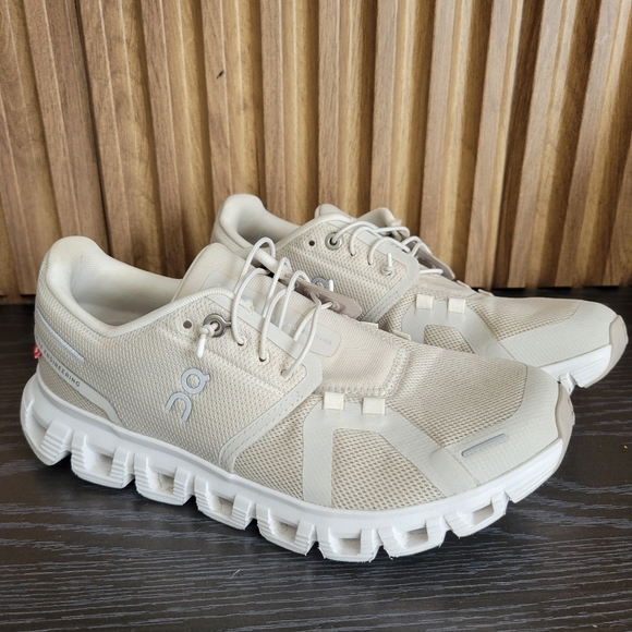 On Running Cloud Cloud 6 Pearl/White, Women's Size 7 - Picture 1 of 10